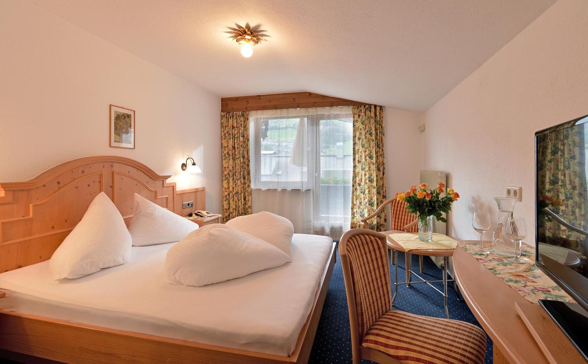 היפאך Hotel Schwarzer Adler חדר תמונה
