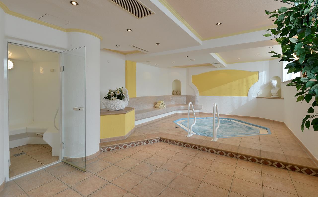 היפאך Hotel Schwarzer Adler מראה חיצוני תמונה