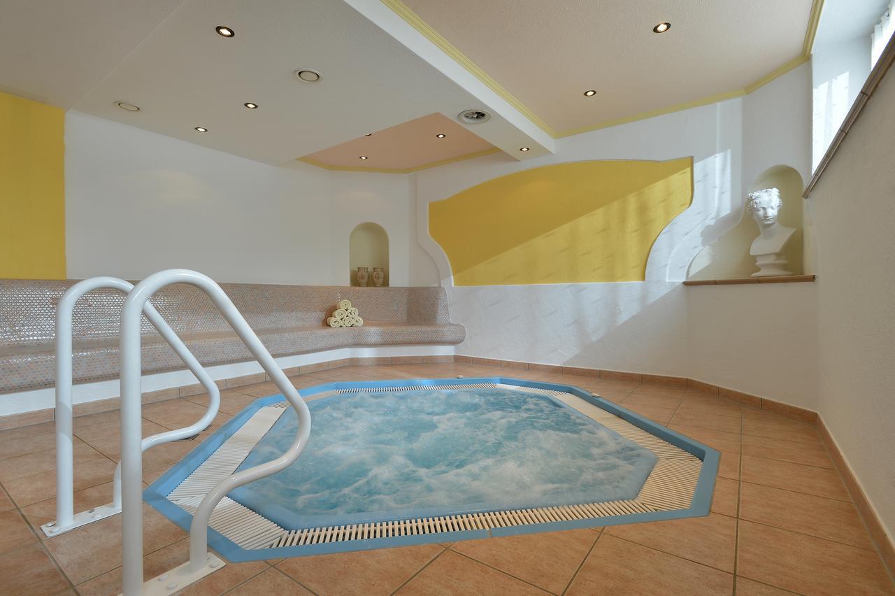 היפאך Hotel Schwarzer Adler מראה חיצוני תמונה