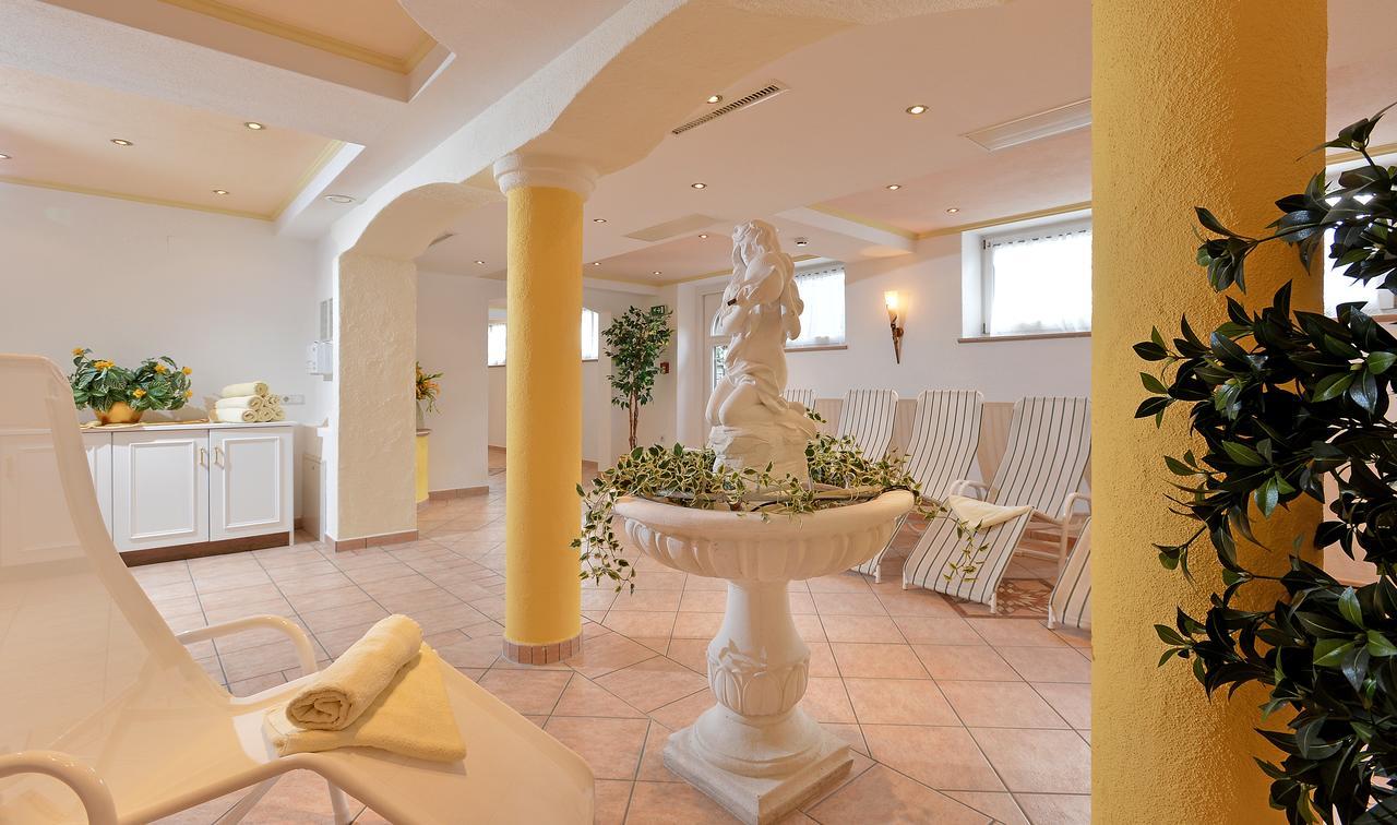 היפאך Hotel Schwarzer Adler מראה חיצוני תמונה