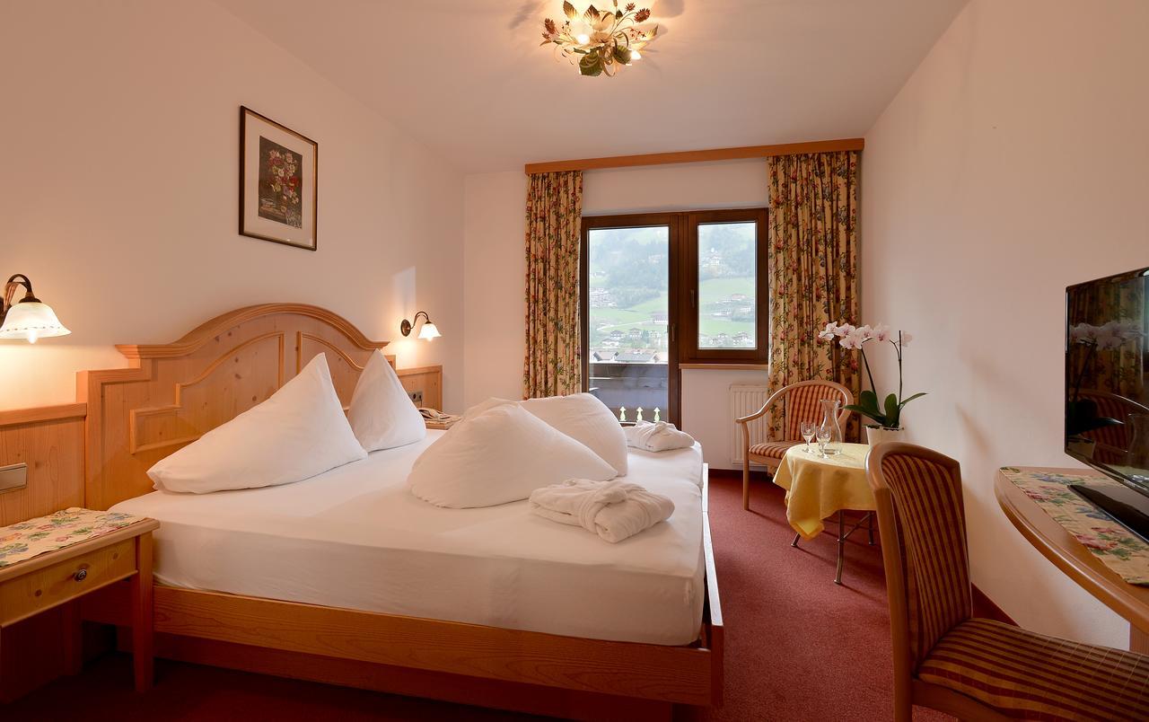 היפאך Hotel Schwarzer Adler מראה חיצוני תמונה
