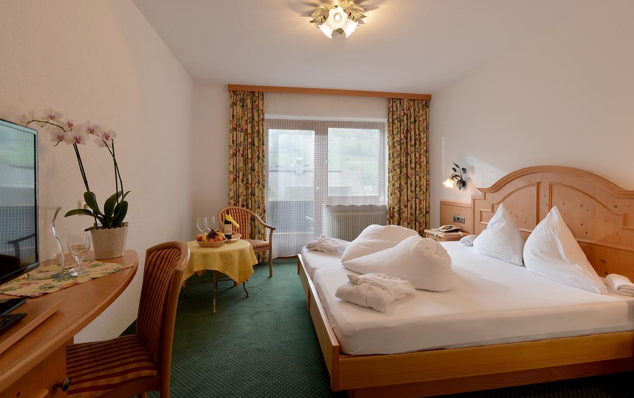 היפאך Hotel Schwarzer Adler מראה חיצוני תמונה